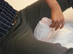 ワンポイント介護術　オムツの正しい当て方　How to apply one-point nursing omutsu 8
